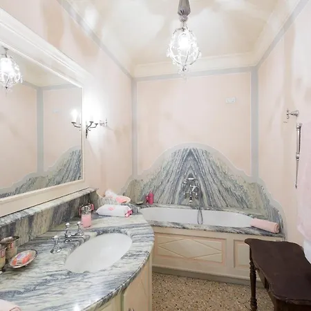 Torno Villa Sleeps 12 With Pool Air Con And Wifi *