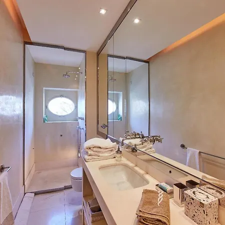 Torno Villa Sleeps 12 With Pool Air Con And Wifi Villa