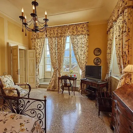 Torno Villa Sleeps 12 With Pool Air Con And Wifi Villa *
